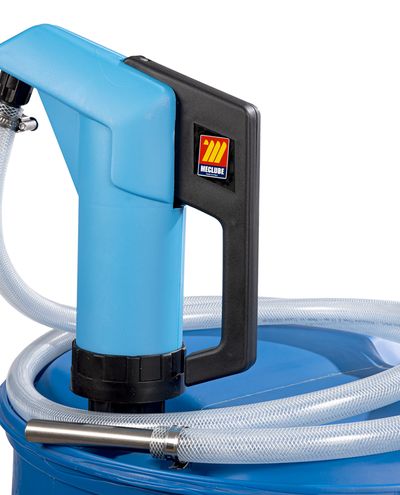 Käsipumppu Adblue 50 - 220L tynnyriin 0,25L/ isku 3m letku muovi adapterilla