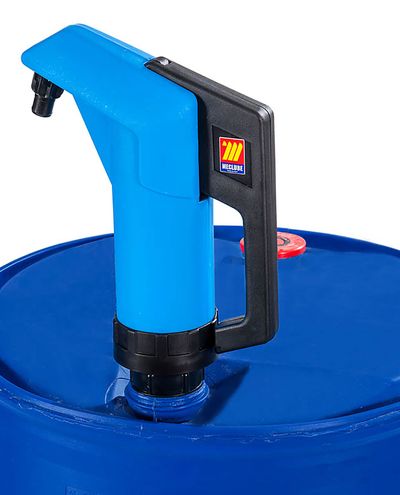 Käsipumppu Adblue 50 - 220L tynnyriin 0,25L/ isku muovi adapterilla