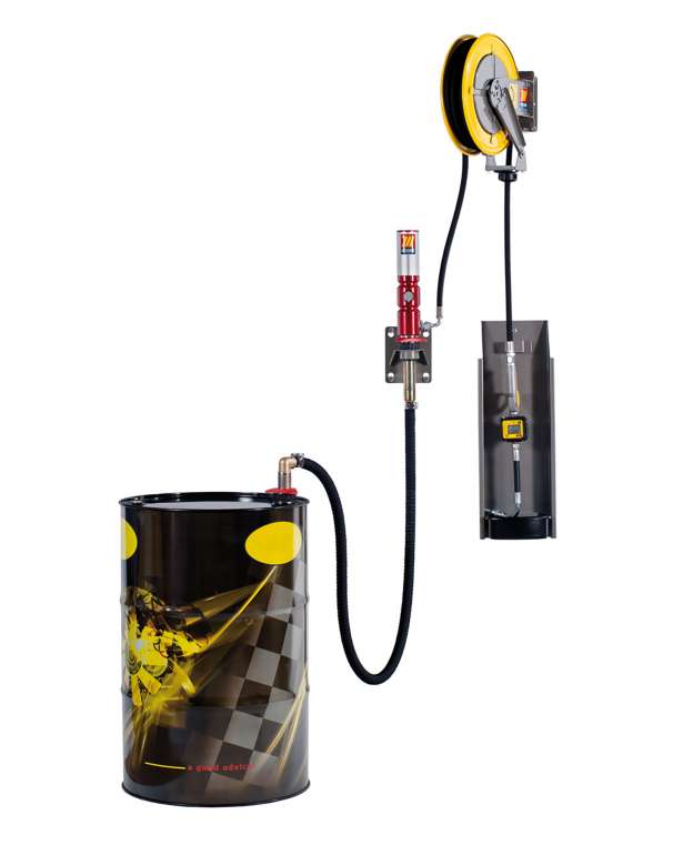 Paineilmatoiminen öljynsiirtoyksikkö seinäkiinnitteisellä pumpulla ja seinäkiinnitteisellä kelalla 180 - 220 L astialle pumppaus