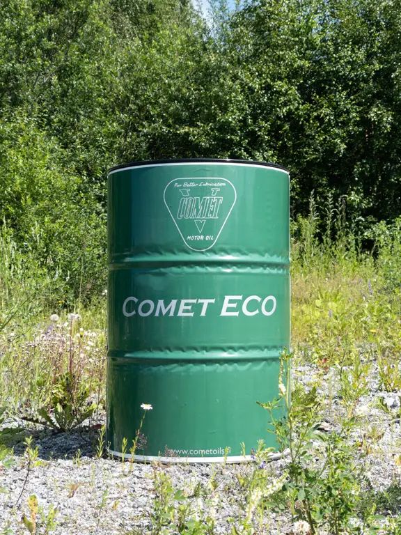 Comet ECO MVR -tynnyri ulkona, taustalla vihreää luontoa.